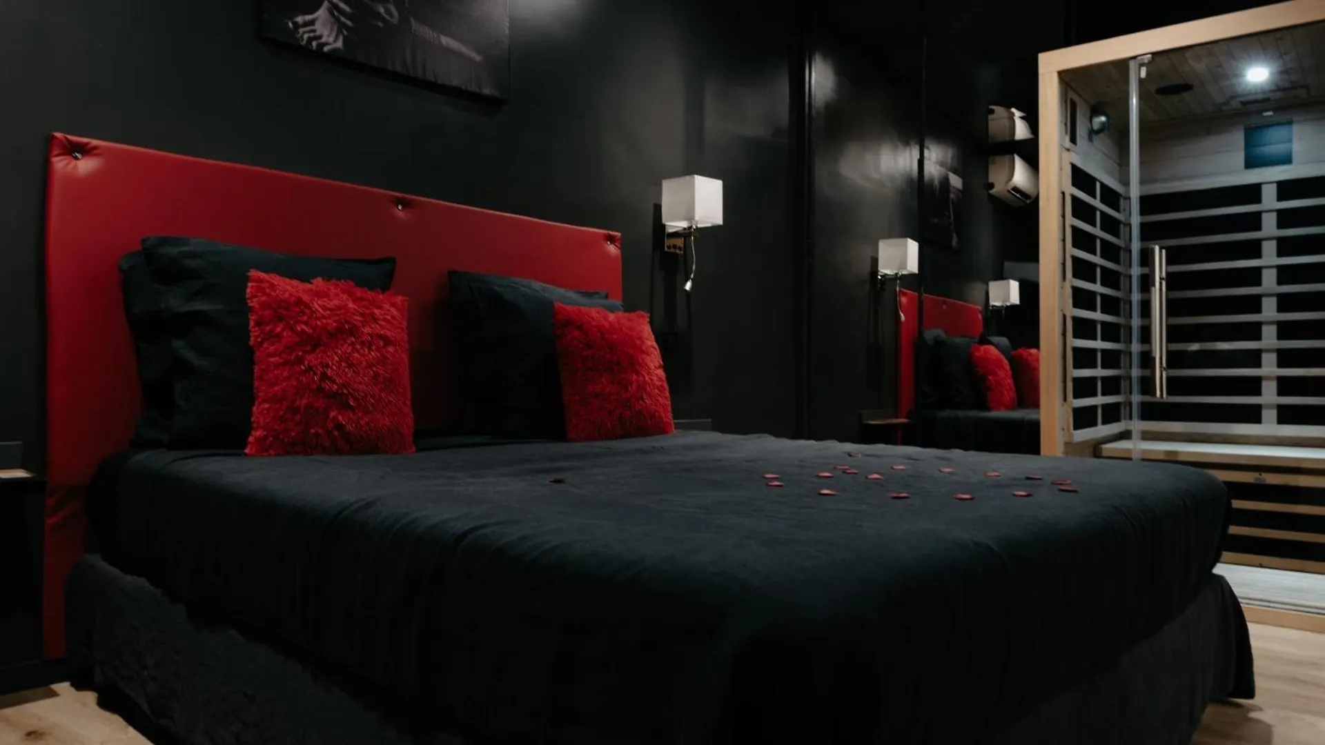 Loveroom#1 By Pimente Ton Couple Cagnes-sur-Mer France